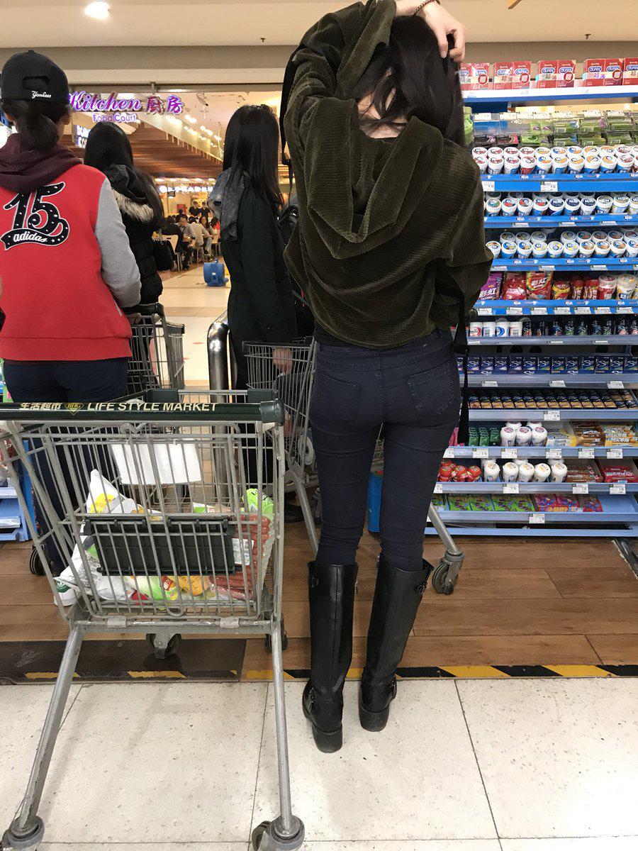 周末超市人多