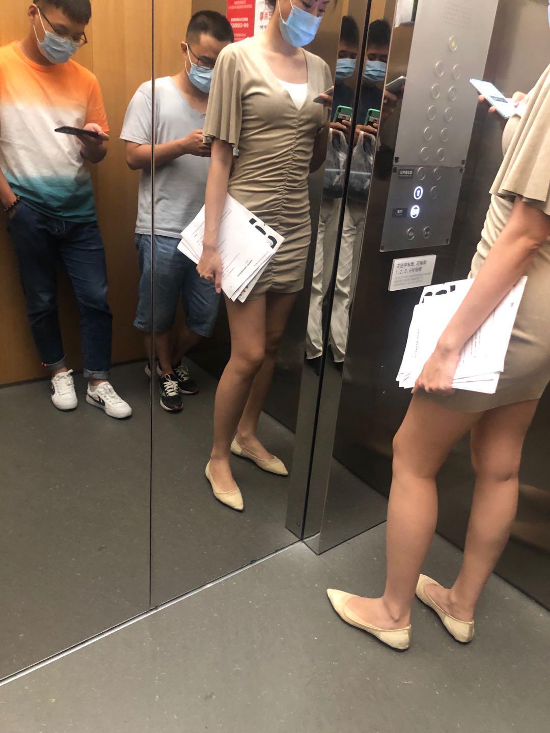 电梯里戴好口罩